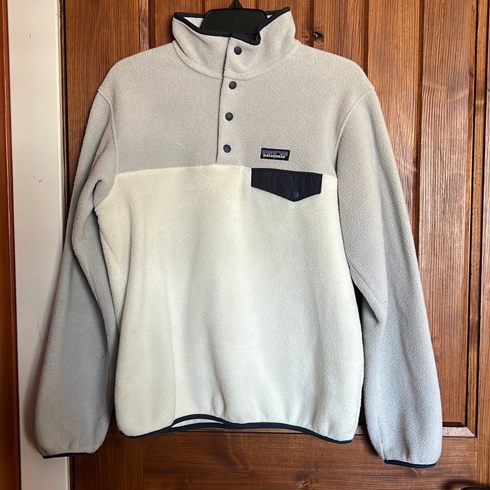 LIKE NEW WOMENS PATAGONIA SYNCHILLA PULL OVER WHITE LIGHT GREY NAVY BLUE